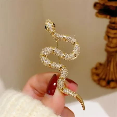 Vintage Zodiac Snake Brooch Minimalist Anti-slip Rhinestone Animal Collar Pins High-grade Temperament Personality
