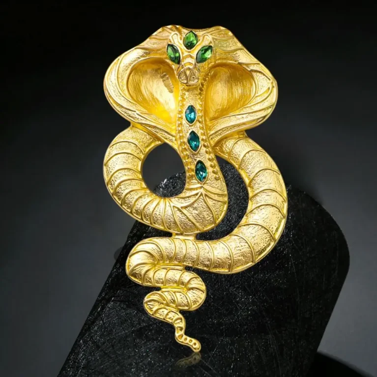 Fashion Animal Rhinestone Snake Brooches Light Luxury Cobra Zodiac Snake Brooch Sparkling Enamel Snake Lapel Pin Coat